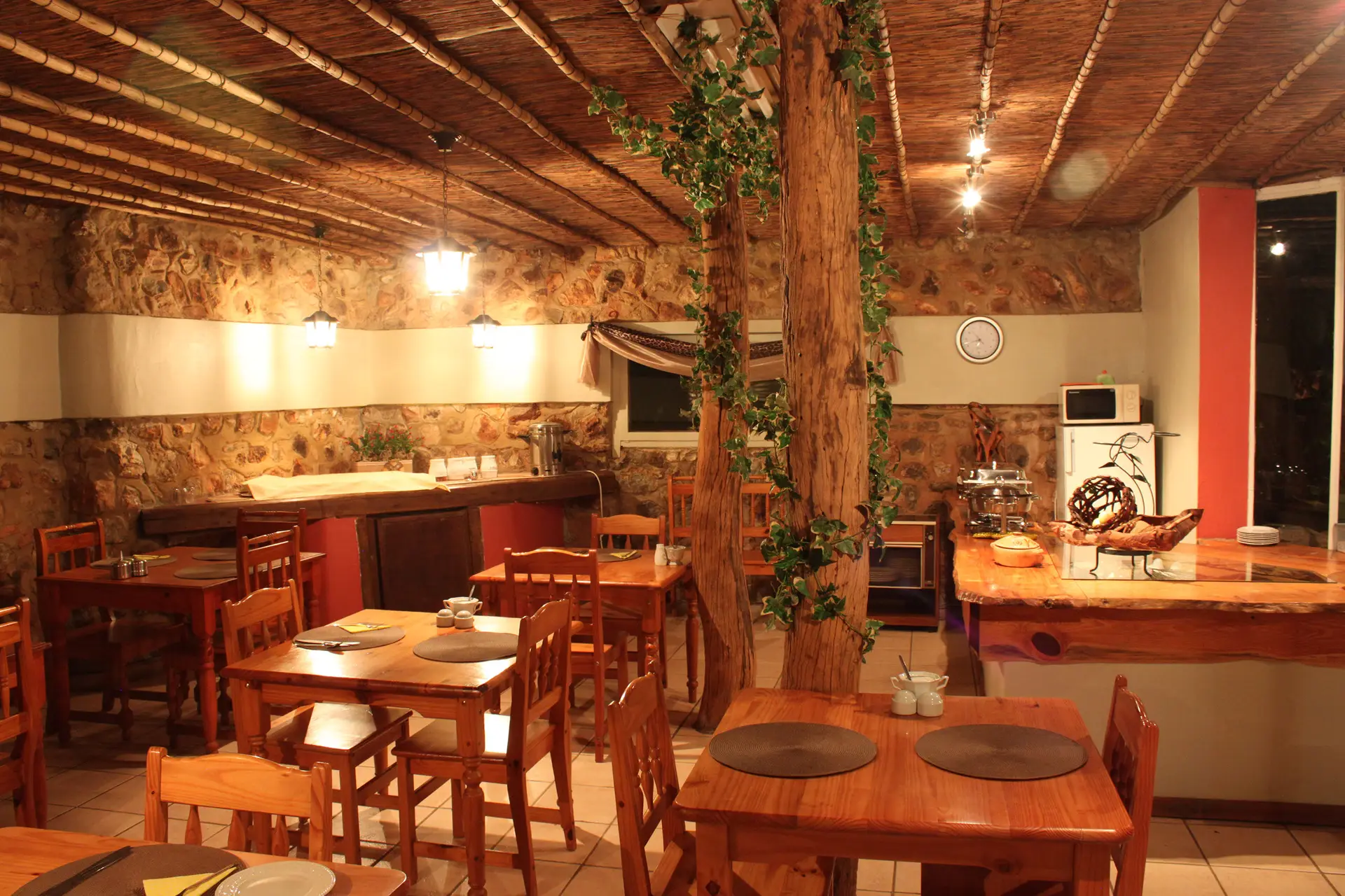 The breakfast room